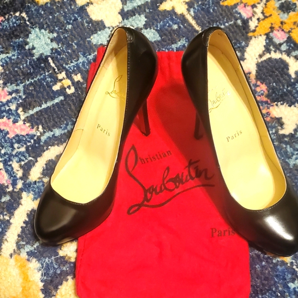 Louboutin Black Pumps